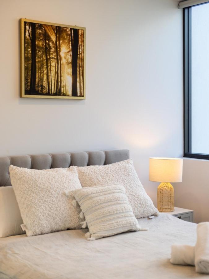 Riverside 2br Delicate Apartment *